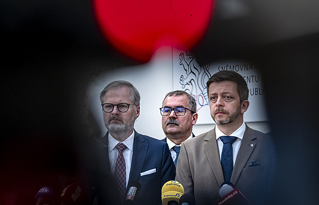 Sněmovna jedná o nedůvěře vládě. STAN Fialu nepodrazí, slibují do jednoho
