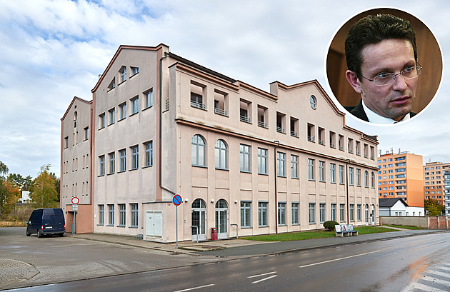 Z šedé zóny do policejní pasti. Kauza Motol míří i na šéfa Geosanu a fotbalové Velimi