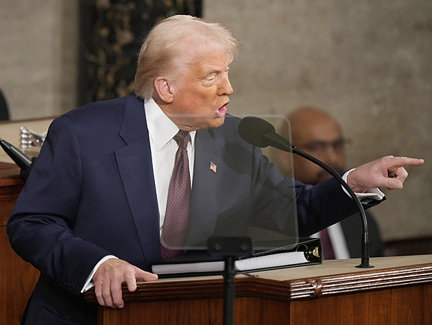 Amerika je zpět, řekl Trump v Kongresu. Ocenil Zelenského, zkritizoval Evropu