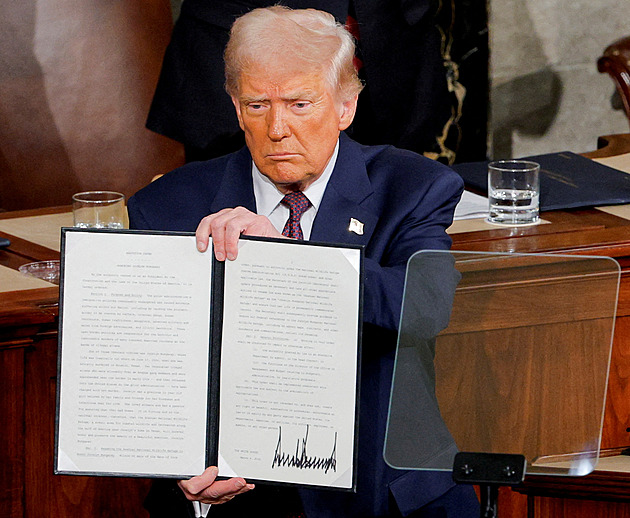 Kongres USA schválil dodatečných 70 miliard USD na