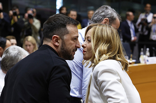 Musíme už o Ukrajině mluvit i s Ruskem, míní Meloniová. Chce evropského vyslance