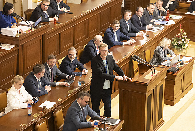 Veliké vítězství koalice nad populisty aneb Z poslaneckých platů si vyrobila past