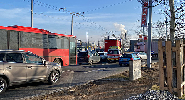 Přestavba klíčového kruháče v Plzni se protáhne. Město se zpožděním nesouhlasí