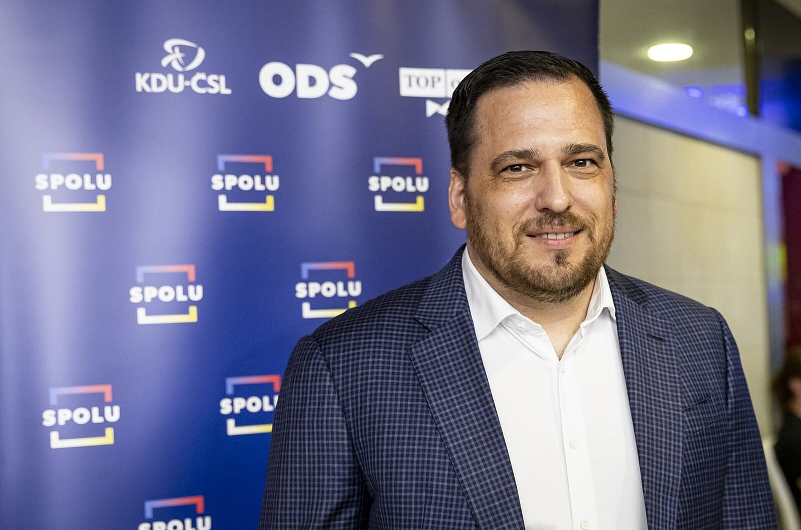 Europoslanec Zdechovský vyhrál milion ve Sportce, peníze dá na opravy kostelů