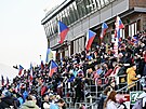 Fanou�ci v Nov�m M�st� na Morav� p�ed za��tkem  sprintu �en.
