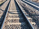 Sprva eleznic (S) zaala s velkou opravou elezninho spodku trati na...