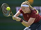 Petra Kvitová hraje bekhend v prvním kole turnaje v Indian Wells.