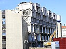 Do nejvych pater brutalistn budovy starho Teska u hlavnho ndra v Brn...