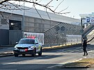 Policie evakuovala kvli anonymn vhruce nkupn centrum na ernm Most v...