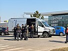 Policie evakuovala kvli anonymn vhruce nkupn centrum na ernm Most v...