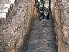 Pod Zelenou brnou se nachzej pozstatky stedovk cesty.