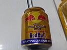 Tm pt tisc plechovek falenho Red Bullu objevili celnci pi kontrole v...