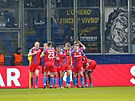 Plze�tí fotbalisté slaví vyrovnávací gól v utkání s Laziem.