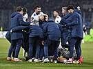 Euforie fotbalist� Lazia po vít�zném gólu v utkání s Plzní.