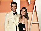 John Mulaney a Olivia Munnová na Vanity Fair Oscar Party v Los Angeles (2....