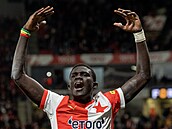 Slávistický wingbek El Hadji Malick Diouf se raduje ze svého gólu.