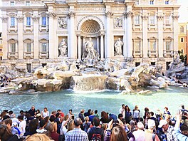 �ím stojí na svém míst� 2 776 let. A pár rok� asi je�t� stát bude. Tou nejv�t�í...