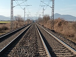 Správa eleznic (S) zaala s velkou opravou elezniního spodku trati na...