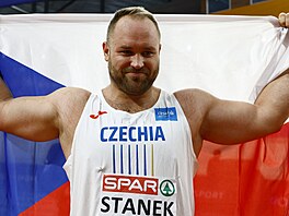 Koula� Tomá� Stan�k se raduje z bronzu na halovém mistrovství Evropy v...