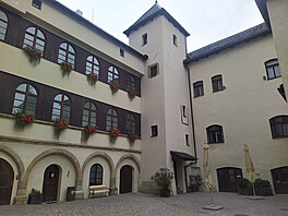 Po �ty�ech zimních stavebních sezonách, kdy se po etapách rekonstruovaly...