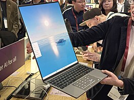 Lenovo Thinkbook Flip AI PC