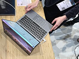 Lenovo Thinkbook Flip AI PC