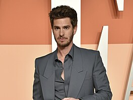 Andrew Garfield na Vanity Fair Oscar Party v Los Angeles (2. b�ezna 2025)