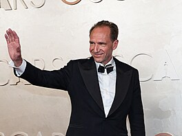 Ralph Fiennes na Oscarech v Los Angeles (2. b�ezna 2025)