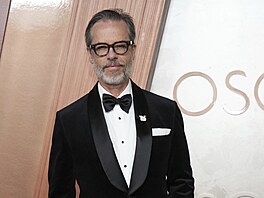 Guy Pearce na Oscarech v Los Angeles (2. b�ezna 2025)
