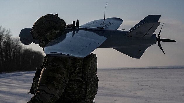 P��slu�n�k ukrajinsk� 14. �to�n� brig�dy �ervona Kalyna s pr�zkumn�m dronem Leleka na pokrovsk� front� (26. �nora 2025)