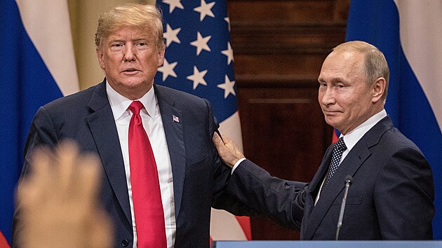Americk prezident Donald Trump a jeho rusk protjek Vladimir Putin na summitu v Helsinkch (16. ervence 2018)
