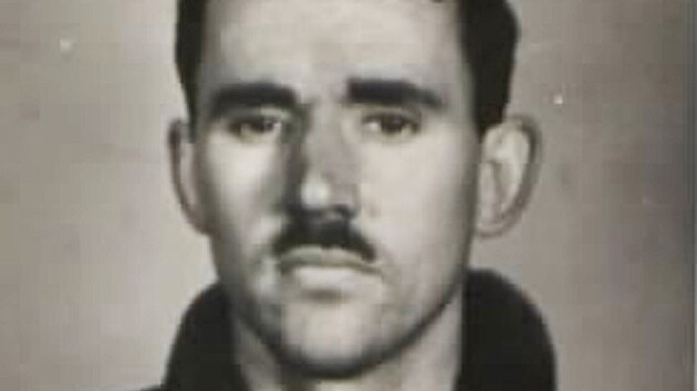 Velitel a pilot nadporu��k Ralf Wade Kittle.