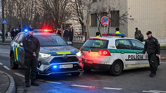 Slovensk� policie p�i protivl�dn� demonstraci v Bratislav� (24. ledna 2025)