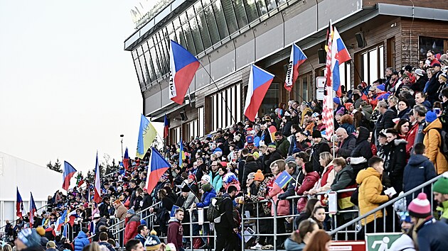 Fanou�ci v Nov�m M�st� na Morav� p�ed za��tkem  sprintu �en.