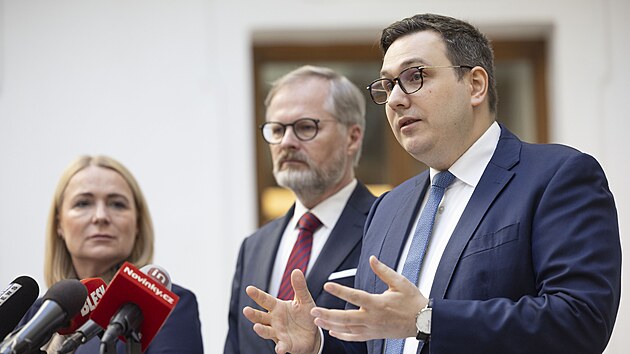 Tiskov� konference ODS. Na sn�mku Jana �ernochov�, premi�r Petr Fiala a ministr zahrani�� Jan Lipavsk�, kter� bude na t�et� pozici kandid�tky SPOLU v Praze. (5. b�ezna 2025)