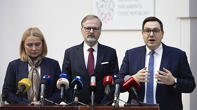 Tiskov� konference ODS. Na sn�mku Jana �ernochov�, premi�r Petr Fiala a ministr zahrani�� Jan Lipavsk�, kter� bude na t�et� pozici kandid�tky SPOLU v Praze. (5. b�ezna 2025)