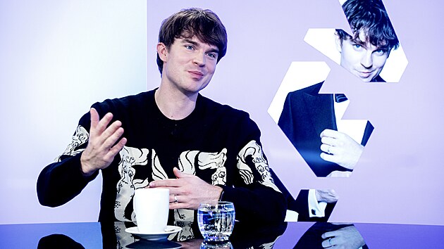 Hostem po�adu Rozst�el je influencer Kovy (Karel Kov��), moder�tor �esk�ch lv�.