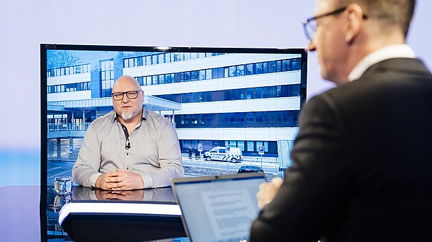 Hostem po�adu Rozst�el je redaktor MF DNES, V�clav Janou�.