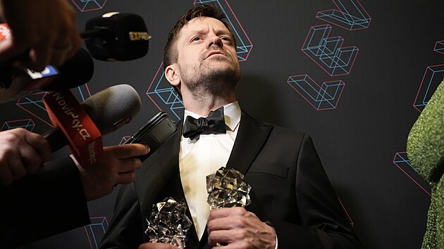 Ji Mdl si odnesl dva esk lvy za film Vlny, a to za nejlep scn a nejlep reii. (8. bezna 2025)