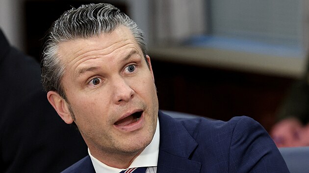 Americký ministr obrany Pete Hegseth se ú�astní setkání se saúdským ministrem...
