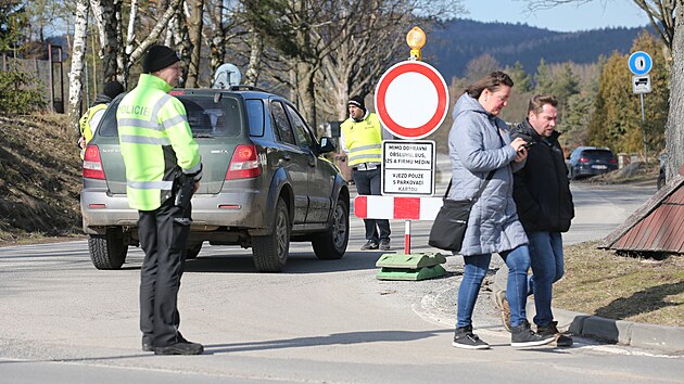 Pjezd, odjezd, parkovn a pobyt sportovnch tm i fanouk v centru dn si vyd velk nasazen policist i poadatel.