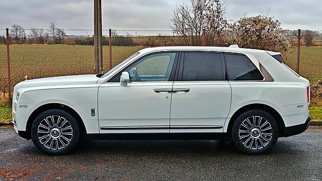 Zabaven�hy Rolls-Royce Cullinan v dra�b� Centra zaji�t�n�ch aktiv ministerstva vnitra �R