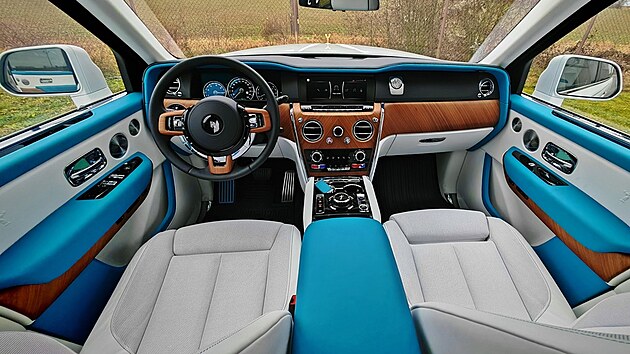 Zabavenhy Rolls-Royce Cullinan v drab Centra zajitnch aktiv ministerstva vnitra R