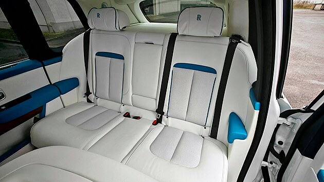 Zabaven�hy Rolls-Royce Cullinan v dra�b� Centra zaji�t�n�ch aktiv ministerstva vnitra �R