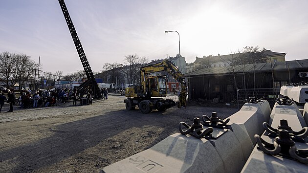 Hudba a ver�e v Bubnech p�ipomn�ly vyvra�d�n� terez�nsk�ho rodinn�ho t�bora....