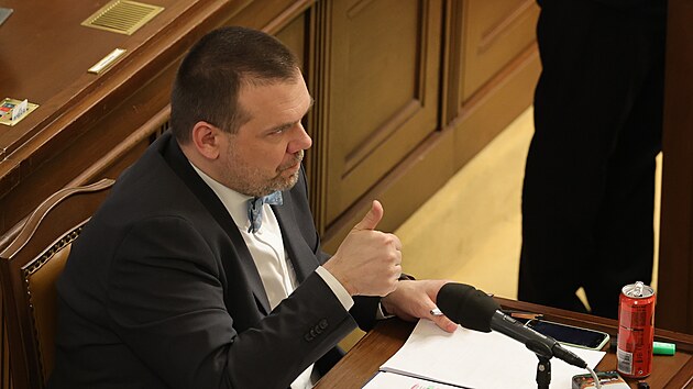 Pokračování mimořádné schůze Sněmovny svolané z podnětu koalice k závěrečnému schvalování růstu televizního a rozhlasového poplatku pro Českou televizi a Český rozhlas. Ministr kultury Martin Baxa. (5. března 2025)