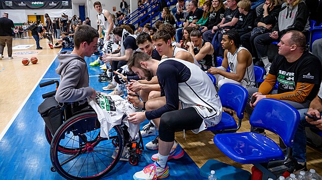 Faul olmadan proje 14 yaşındaki bir parabasketball oyuncusu Matěj için çeyrek milyon getirdi