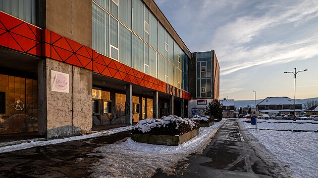 Zchtral obchodn centrum na libereckm sdliti u dvno nepln svou funkci a je ostudou okol. (20. nora 2025)