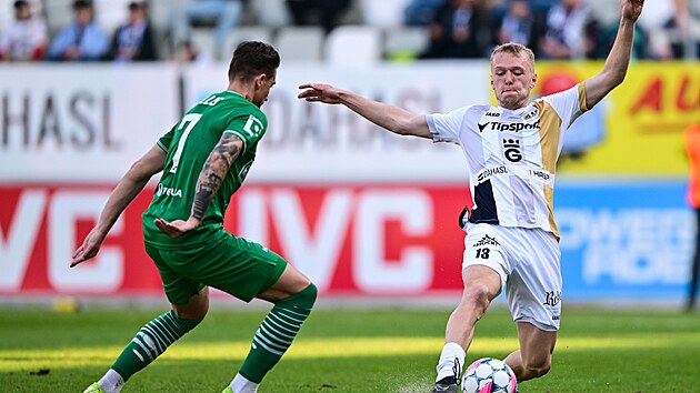 Hradec Kr. – Karviná 1: 1, iki gol geri çekildi, Singhateh'i ziyaret etmek kırmızı bir kart gördü