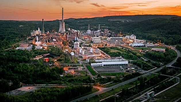 Technologii na recyklaci pneumatik rozjede SUAS Group v arelu ve Vesov.